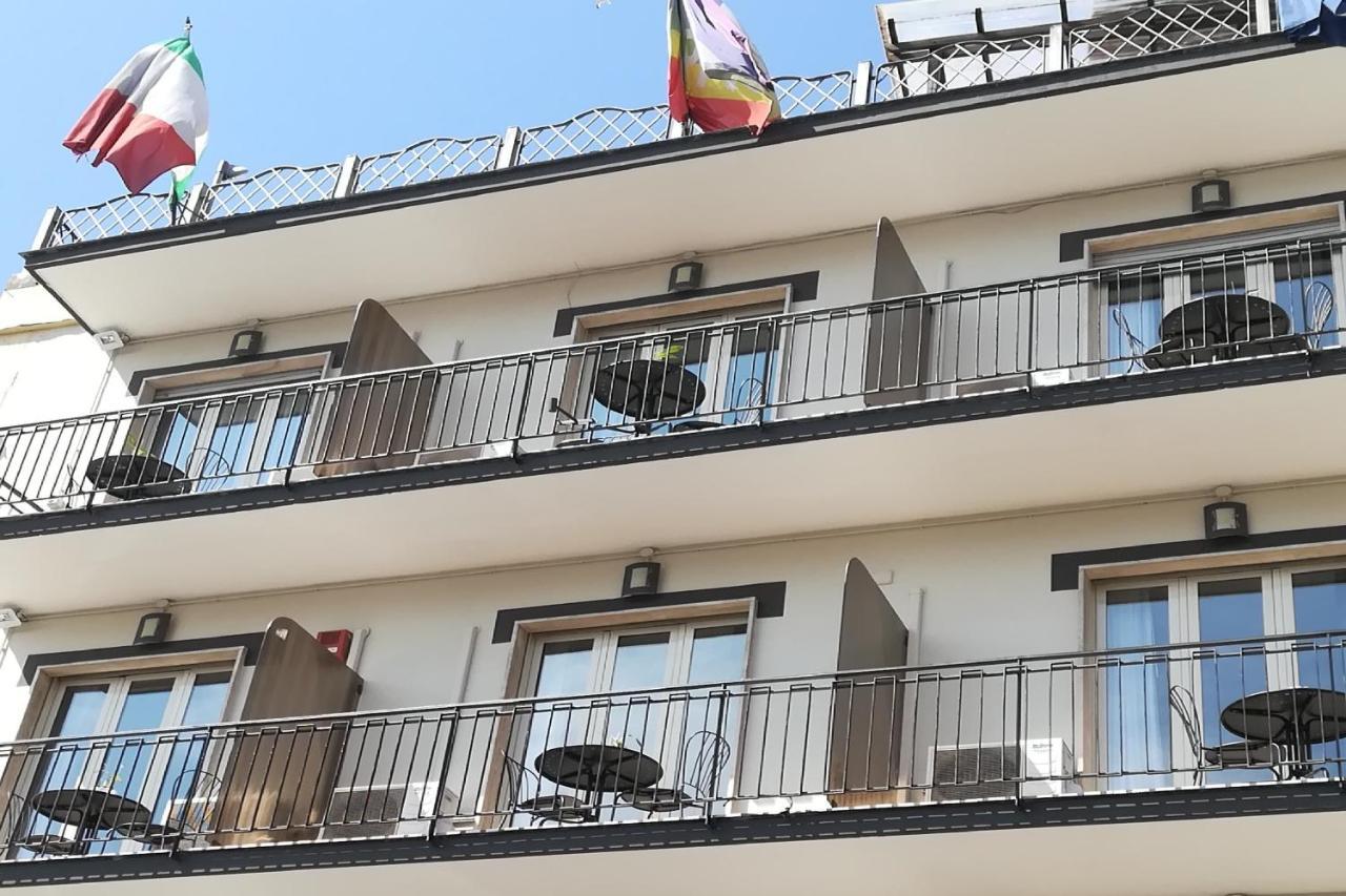 莱奥帕尔迪酒店 那不勒斯 外观 照片